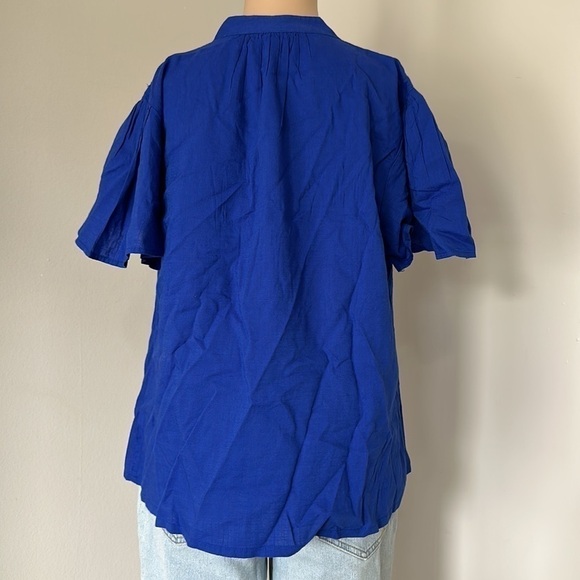 WOMEN'S SHORT SLEEVE V-NECK WOVEN EYELET TOP - KNOX ROSE BLUE - Picture 2 of 5